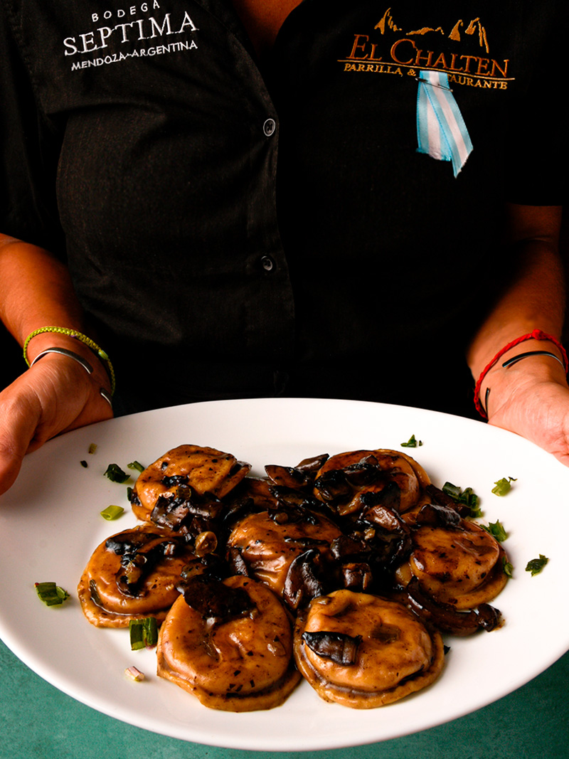 Equipo de Focal Estudio trabajando en una sesión de fotografía gastronómica
