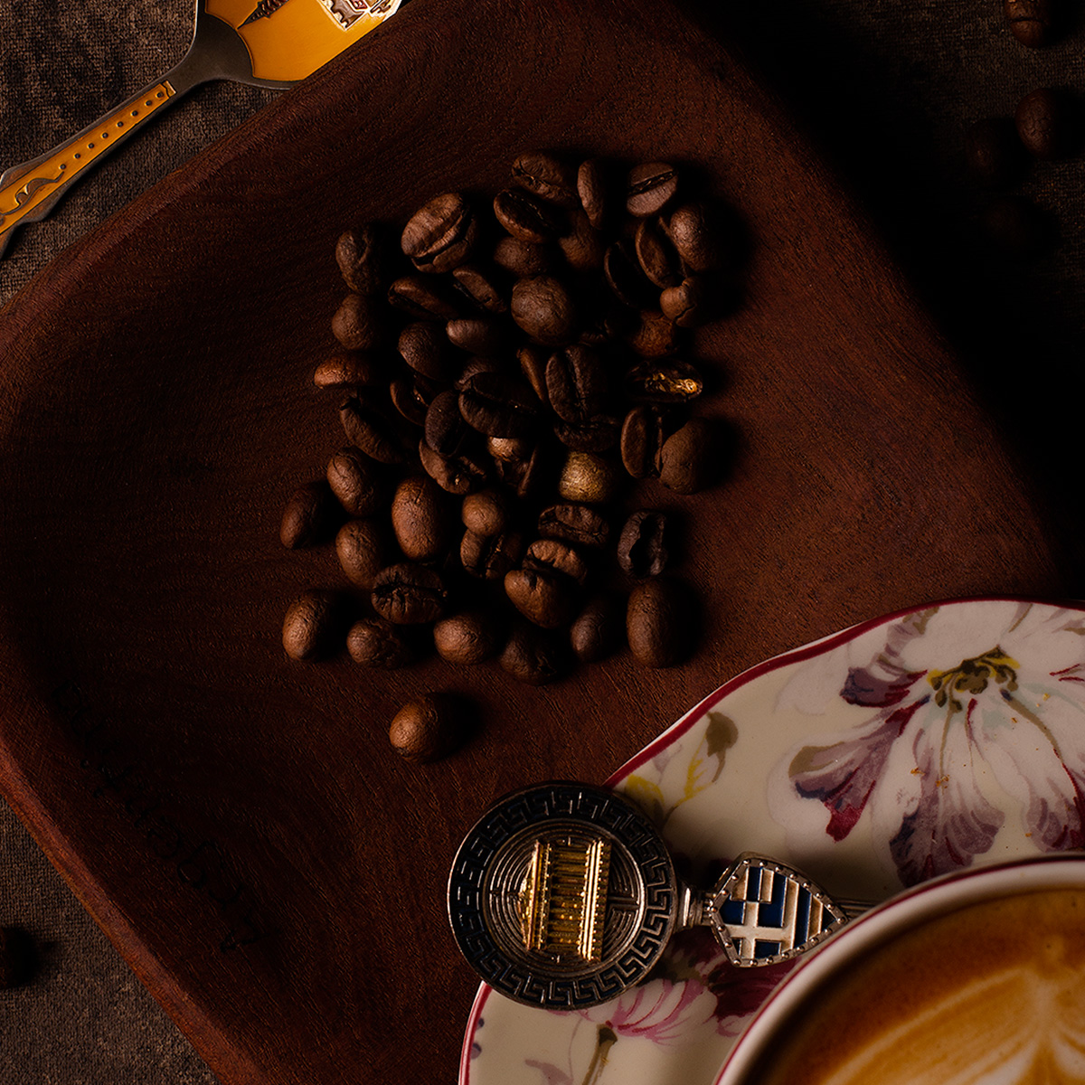 Fotografía editorial dark mood para Barista