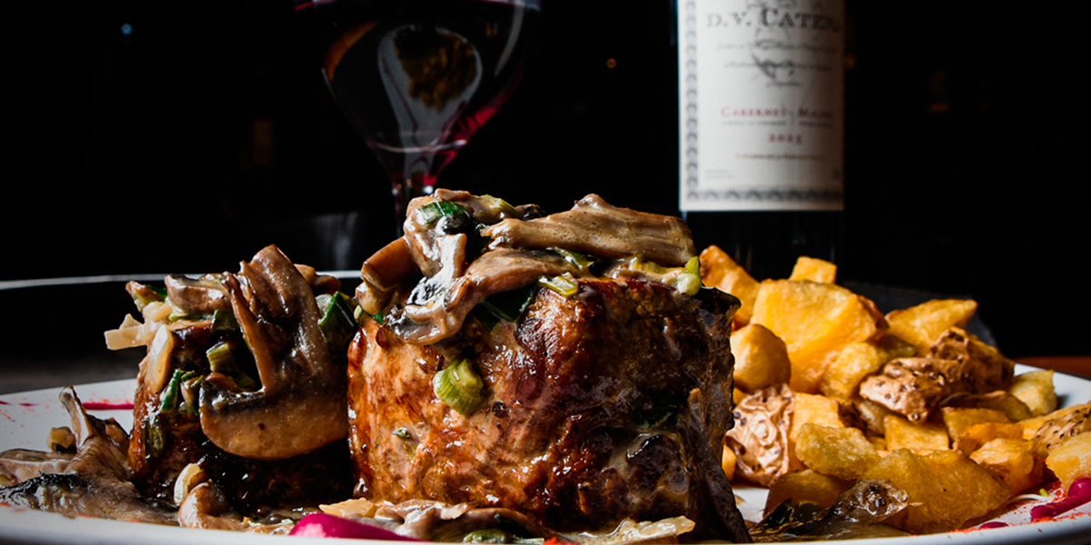 Gin Tonic con arándanos, fotografía editorial para El Chaltén