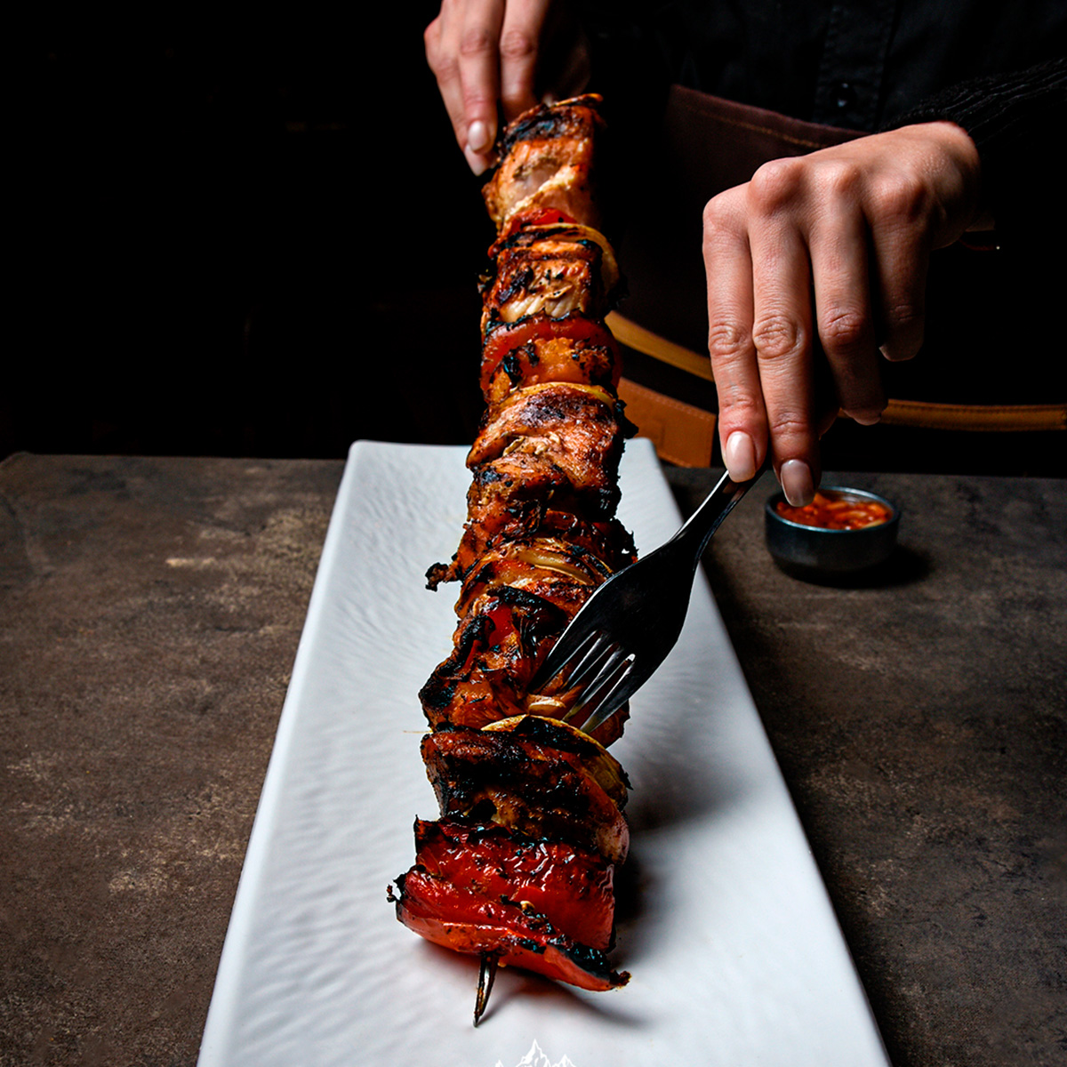 Hongos salteados en detalle, fotografía gastronómica para El Chaltén