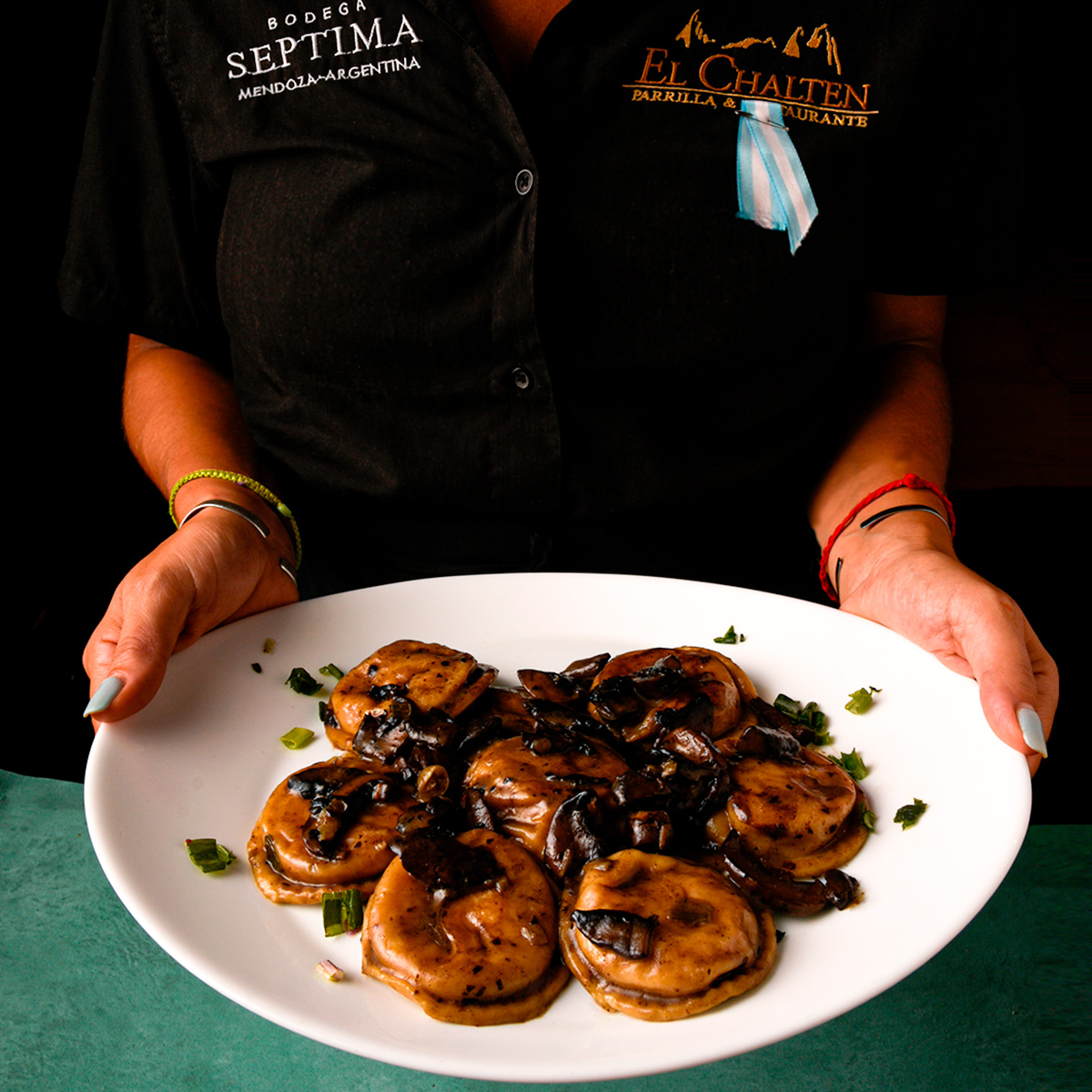Picada criolla cenital, fotografía gastronómica para El Chaltén